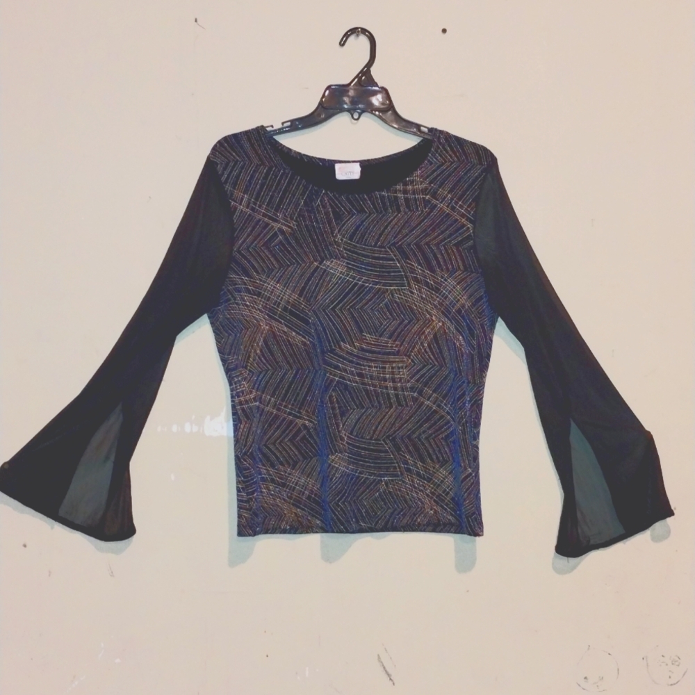 Ladies vintage dress shirt. Measures up to 20 inches on the waist and 18 inches
